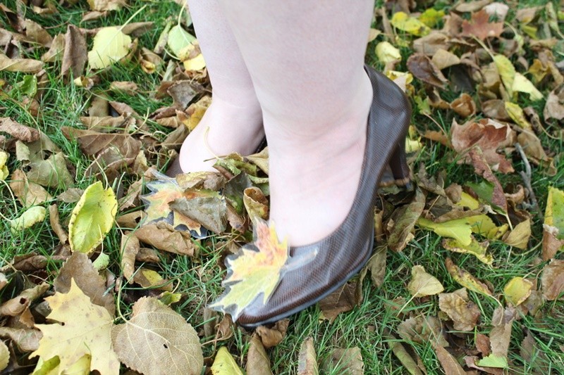 DIY: Miss Frizzle Costume for Halloween | theoutfitrepeater.com the outfit repeater hannah rupp the magic school bus liz miss frizzle halloween costume diy thrifted cosplay at home