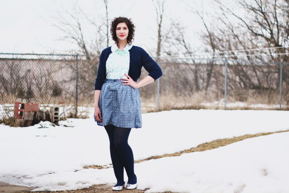 An Outfit To Chase The Winter Blues Away | theoutfitrepeater.com hannah rupp the outfit repeater blue winter outfit thrifted pattern mixing