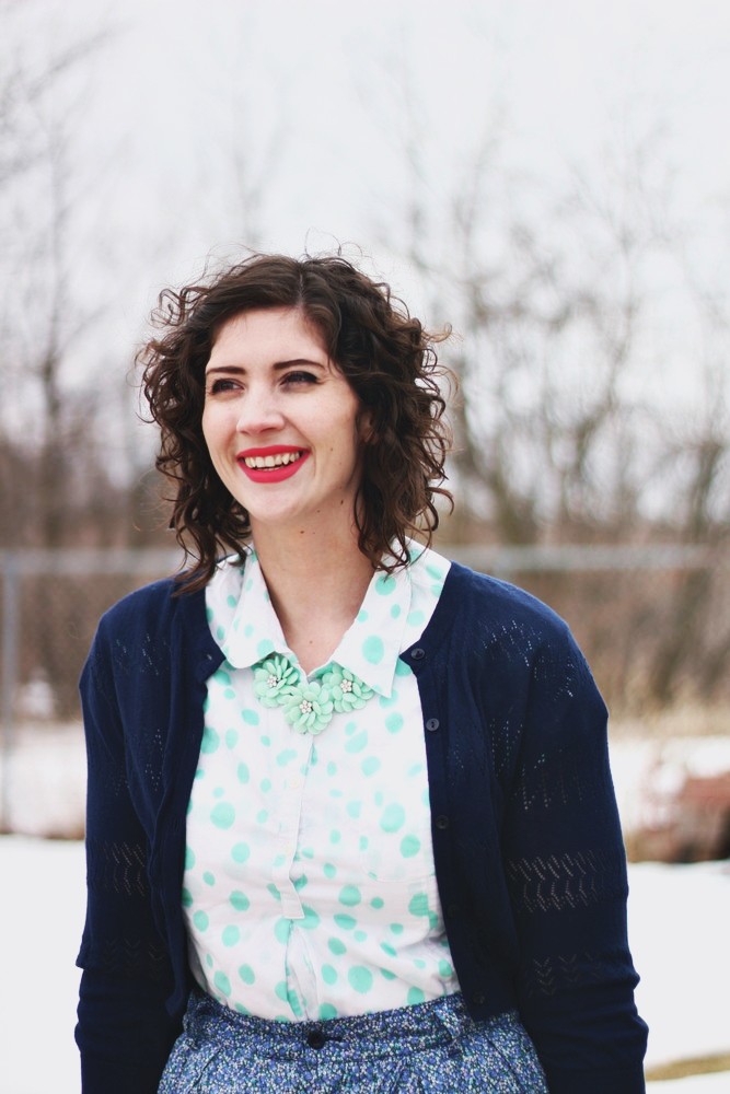 An Outfit To Chase The Winter Blues Away | theoutfitrepeater.com hannah rupp the outfit repeater blue winter outfit thrifted pattern mixing