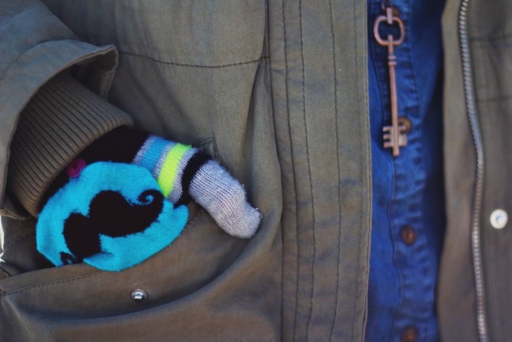 denim-red-lips-outfit-04