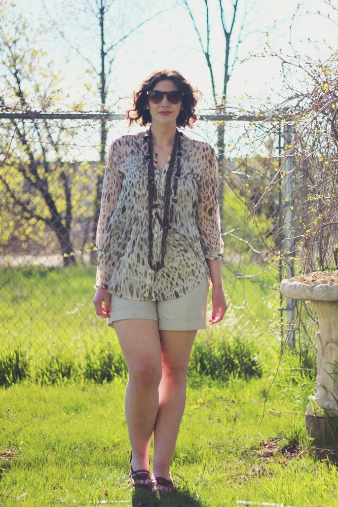 hannah rupp the outfit repeater boho style flowy blouse earth tones good vibes