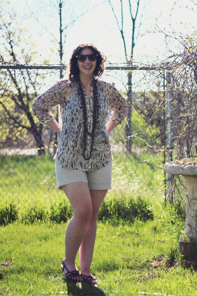 hannah rupp the outfit repeater boho style flowy blouse earth tones good vibes