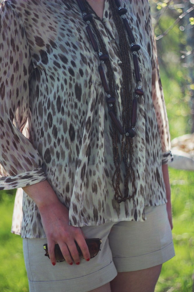 hannah rupp the outfit repeater boho style flowy blouse earth tones good vibes