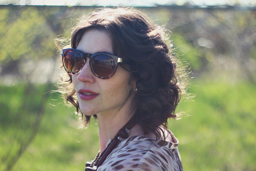 hannah rupp the outfit repeater boho style flowy blouse earth tones good vibes