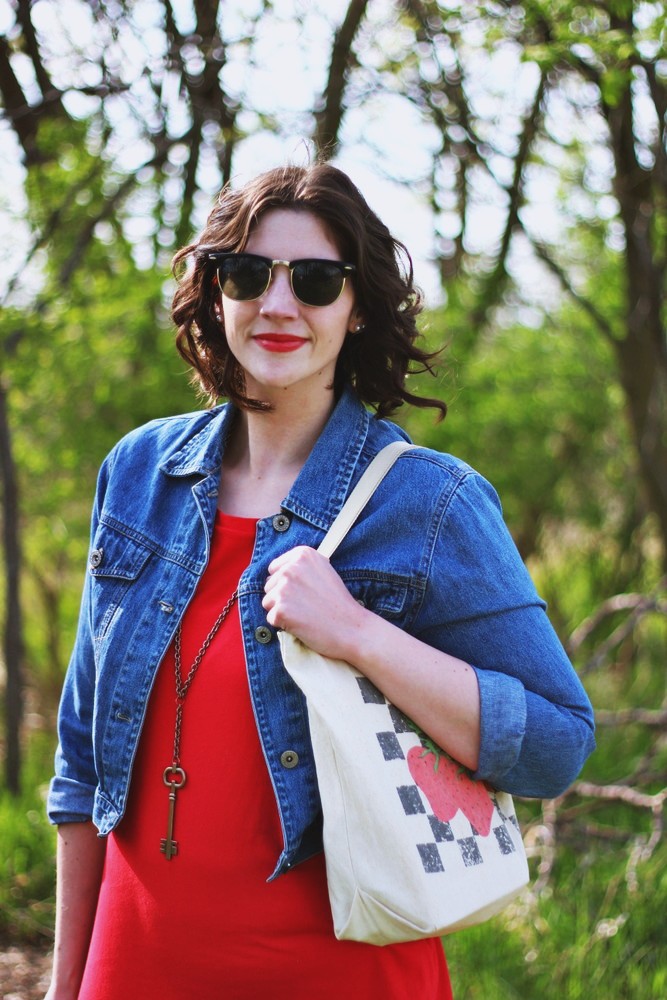 My Everyday Spring Outfit | theoutfitrepeater.com hannah rupp the outfit repeater Thrifted red dress, denim jacket, vintage strawberry tote bag.