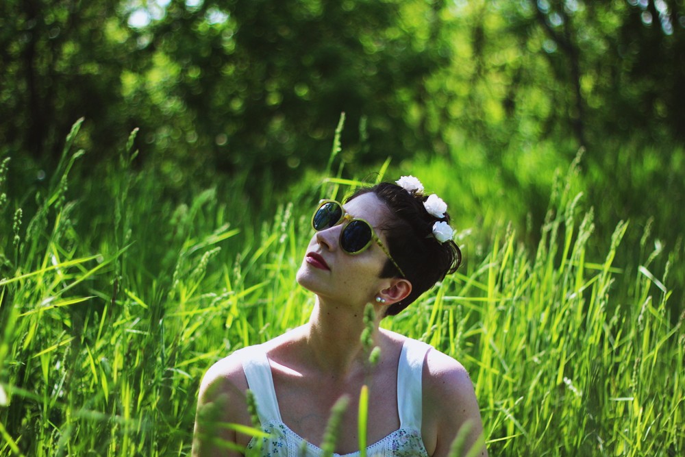 hannah rupp Crop top, denim shorts, round sunglasses, flowers in my hair. Perfect summer outfit in a field!