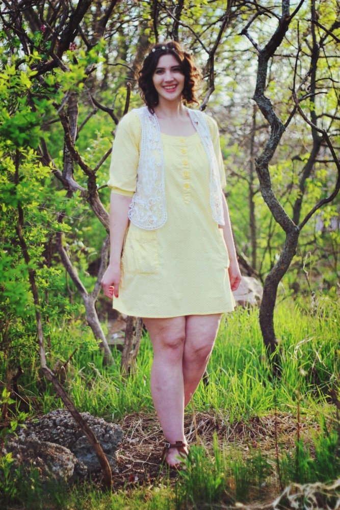 hannah rupp the outfit repeater Boho yellow dress flower crown woodsy outfit photography