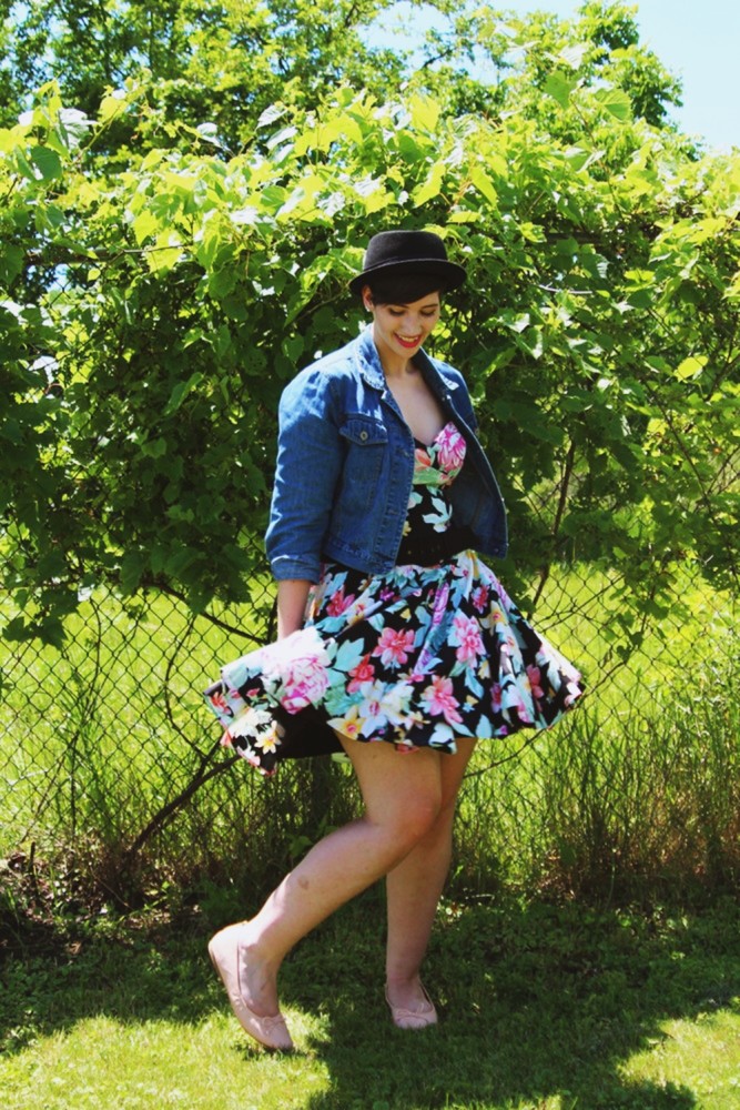 the outfit repeater hannah rupp vintage thrifted 1980s halloween costume ideas inspiration floral dress denim jacket pork pie hat