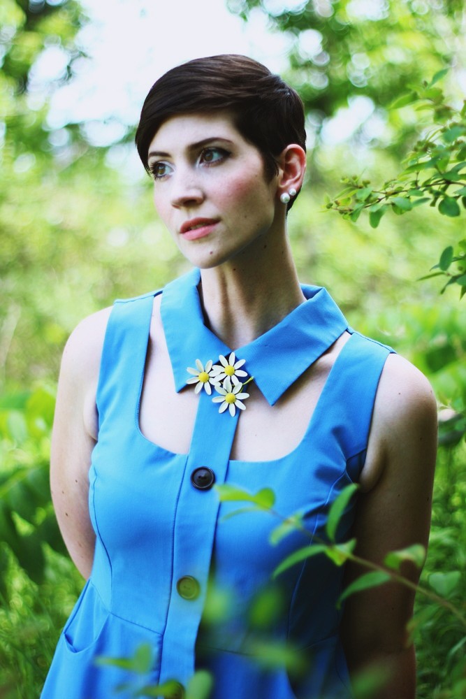 The Creative Connection Between Art and Fashion | theoutfitrepeater.com hannah rupp the outfit repeater mod 1960s Cherry Velvet collared dress vintage daisy broach Twiggy haircut makeup