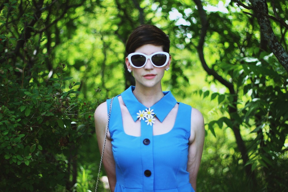 The Creative Connection Between Art and Fashion | theoutfitrepeater.com hannah rupp the outfit repeater mod 1960s Cherry Velvet collared dress vintage daisy broach Twiggy haircut makeup