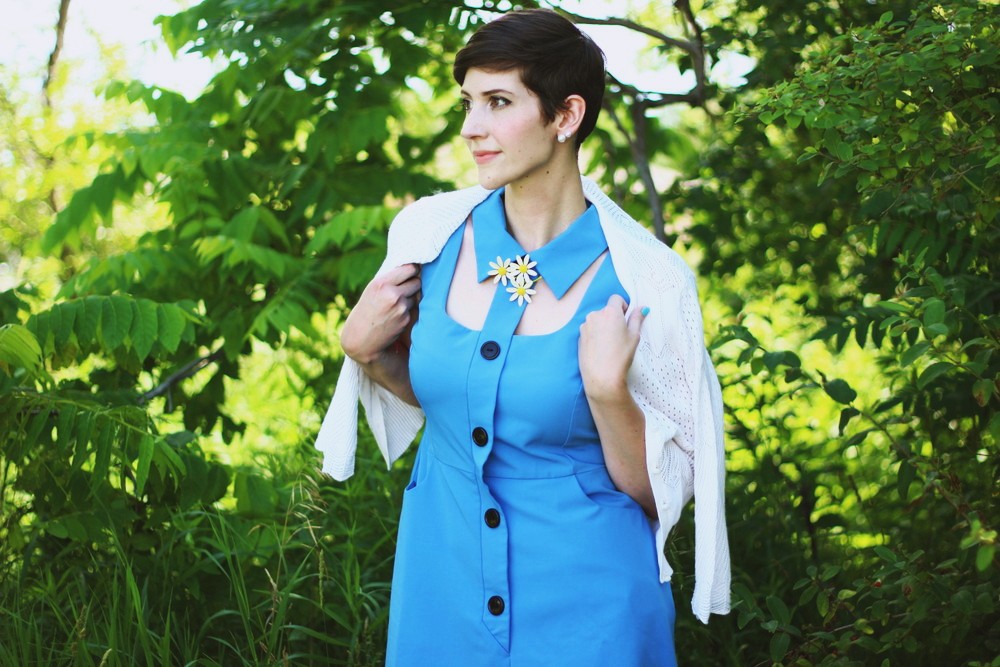 The Creative Connection Between Art and Fashion | theoutfitrepeater.com hannah rupp the outfit repeater mod 1960s Cherry Velvet collared dress vintage daisy broach Twiggy haircut makeup