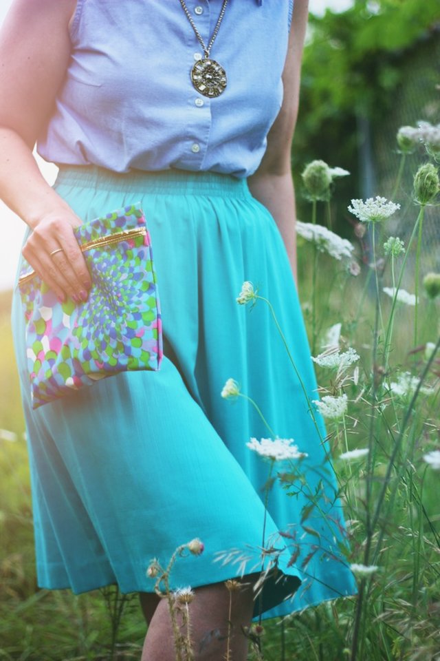 Outfit details: Sleeveless chambray blouse, teal skirt, printed vintage clutch, gold medallion necklace