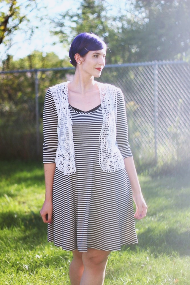 striped-dress-casual-autumn-outfit-03