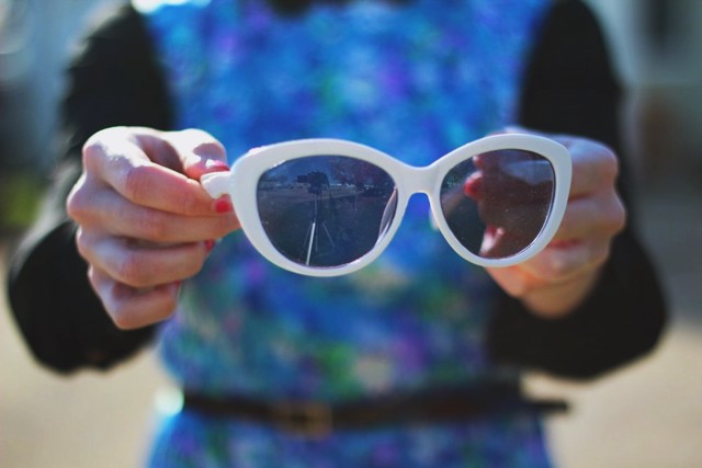 floral-mod-dress-magenta-hair-outfit-05