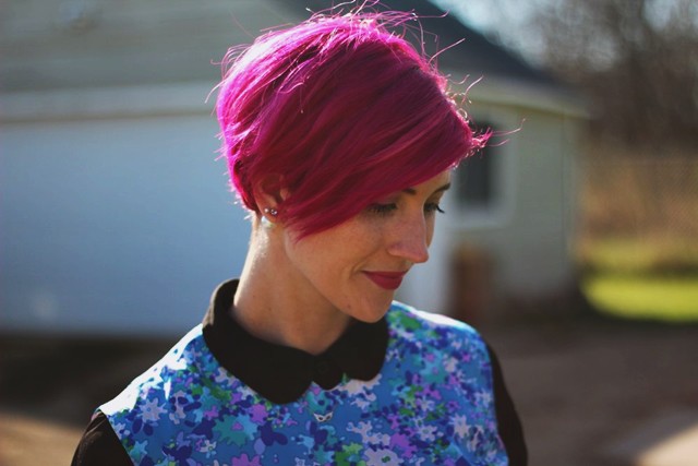 floral-mod-dress-magenta-hair-outfit-08