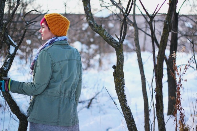 Outfit: outerwear for winter, gray sweatshirt dress, black leggings, olive green utility jacket, black Doc Martens, yellow hat, bright pink hair