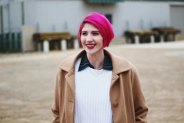 Christmas outfit inspired by 1990 Home Alone movie: green plaid button down, oversized white sweater, burgundy jeggings, gold glitter flats, bright pink hair, wine colored lips, camel colored coat