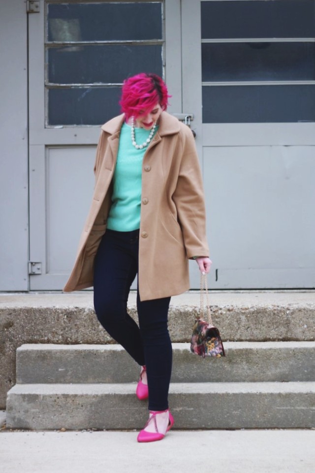 mint-sweater-secret-santa-pink-hair-christmas-outfit-08