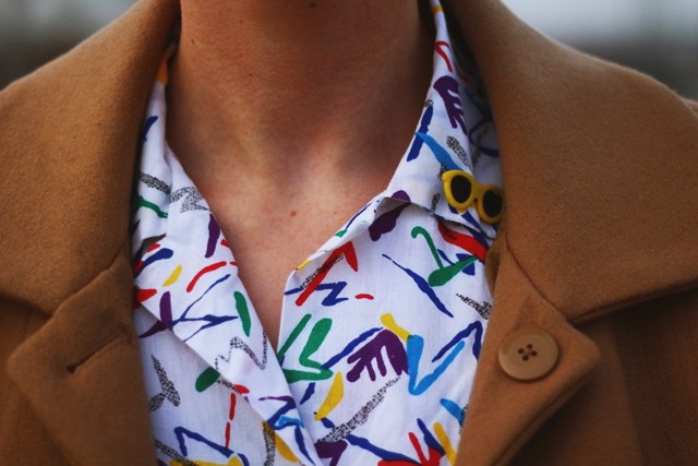 Modern Musings and '80s Style | The Outfit Repeater Outfit: colorful printed shirt, high waisted shorts, purple tights, pork pie hat, pink hair, black flats, vintage camel colored coat