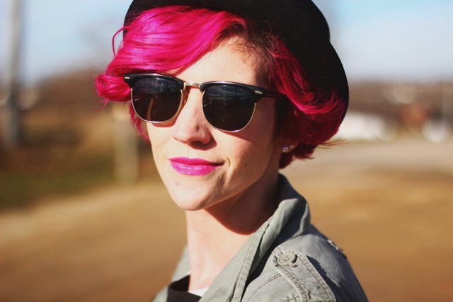 striped-tee-black-skirt-pattern-mixing-outfit-04