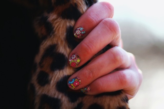 Purple Hair and a Leopard Print Coat | theoutfitrepeater.com Sally Hansen floral nail stickers for spring against a leopard print coat.
