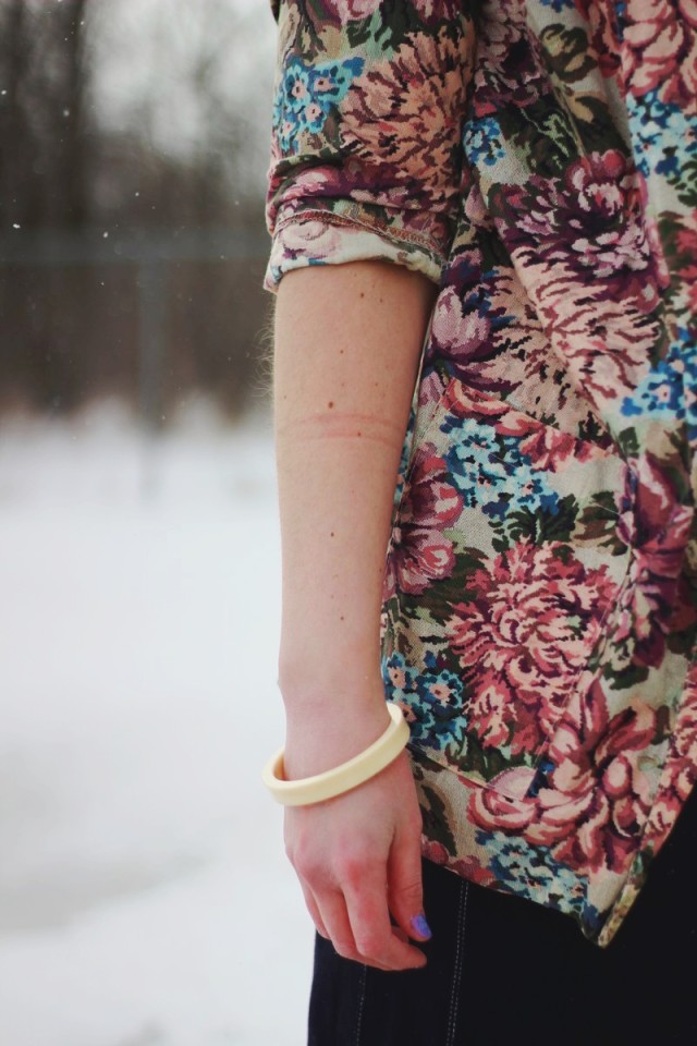 Pretty In Pink inspired volcanic ensemble: thrifted floral blazer, cream colored 1980s bangle