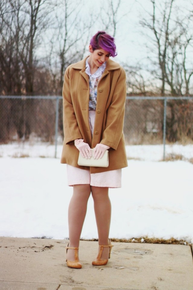 1950s-inspired-outfit-gloves-coat-purple-hair-08