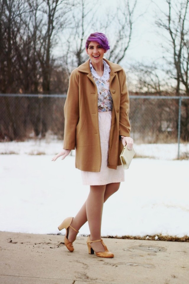 1950s-inspired-outfit-gloves-coat-purple-hair-10