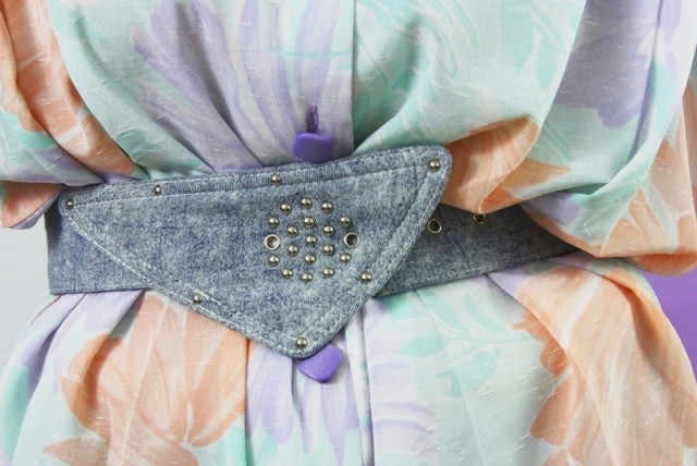 1980's fashion outfit: pastel tunic, gray leggings, violet curly hair, acid washed belt