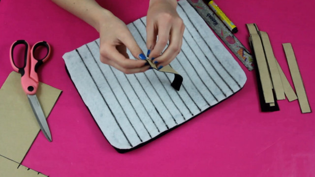 DIY Piano Keyboard Clutch | Fashion Flashback | theoutfitrepeater.com
