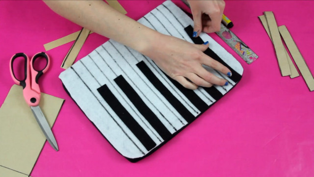 DIY Piano Keyboard Clutch | Fashion Flashback | theoutfitrepeater.com