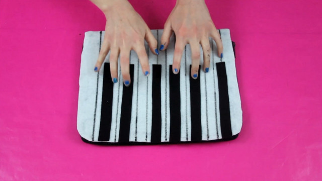 DIY Piano Keyboard Clutch | Fashion Flashback | theoutfitrepeater.com