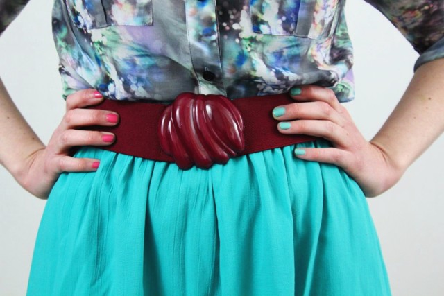 Outfit details: vintage maroon belt, teal skirt, printed top, mismatched nail art