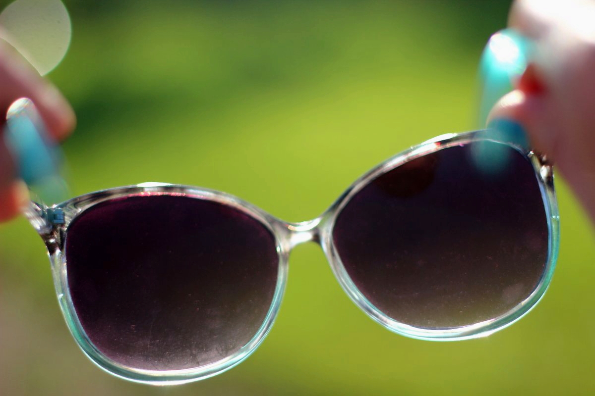 outfit details: light blue/teal oversized round sunglasses