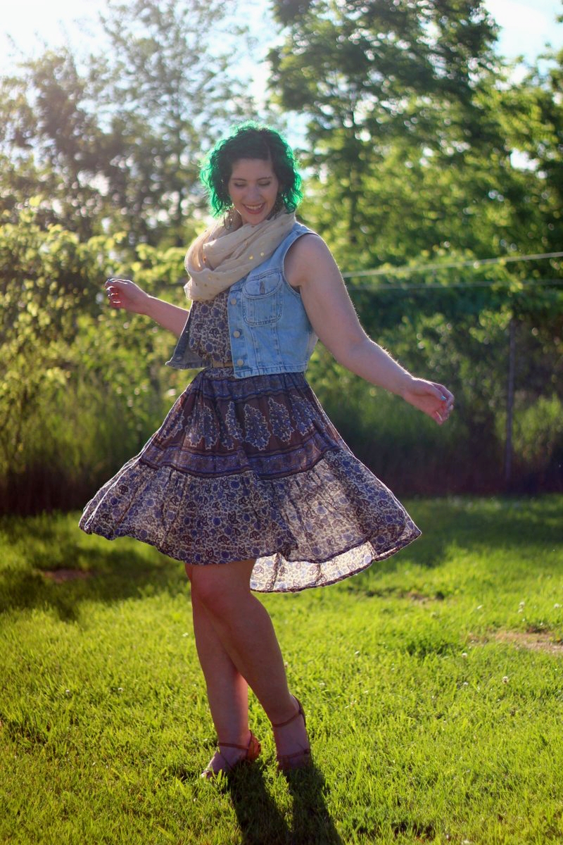 Outfit: patterned summer dress, light wash denim vest, gold polka dot scarf, beige belt, sunglasses, green hair, nude kitten heels