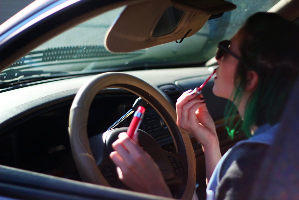 Putting on ColourPop Ultra Matte lip color in Creeper in a car