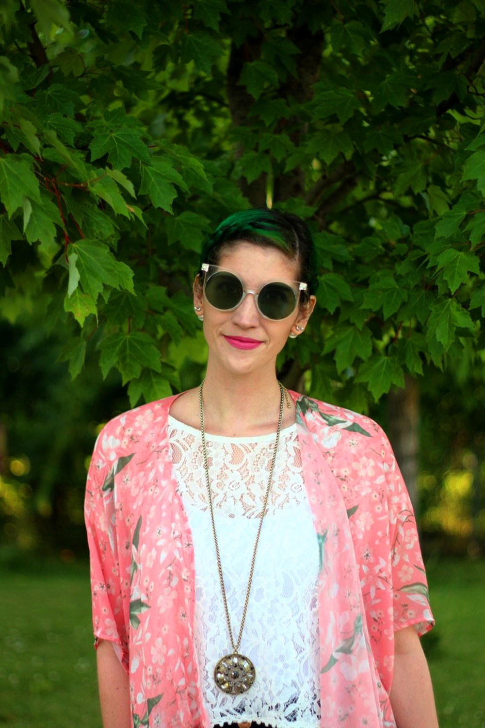 sunglasses-green-hair-pink-kimono-summer-outfit-03
