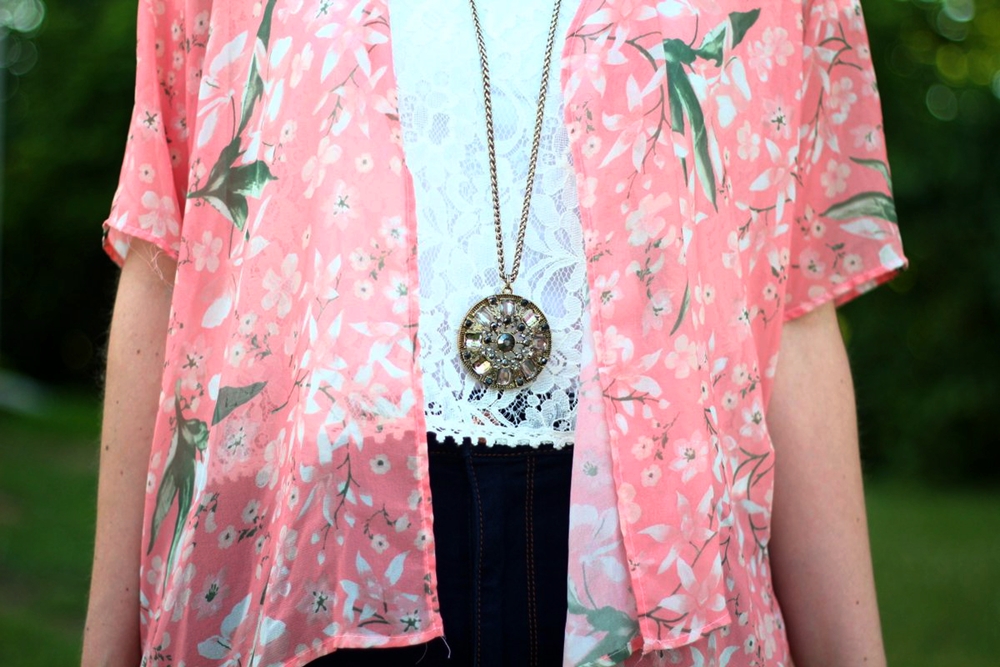 sunglasses-green-hair-pink-kimono-summer-outfit-04