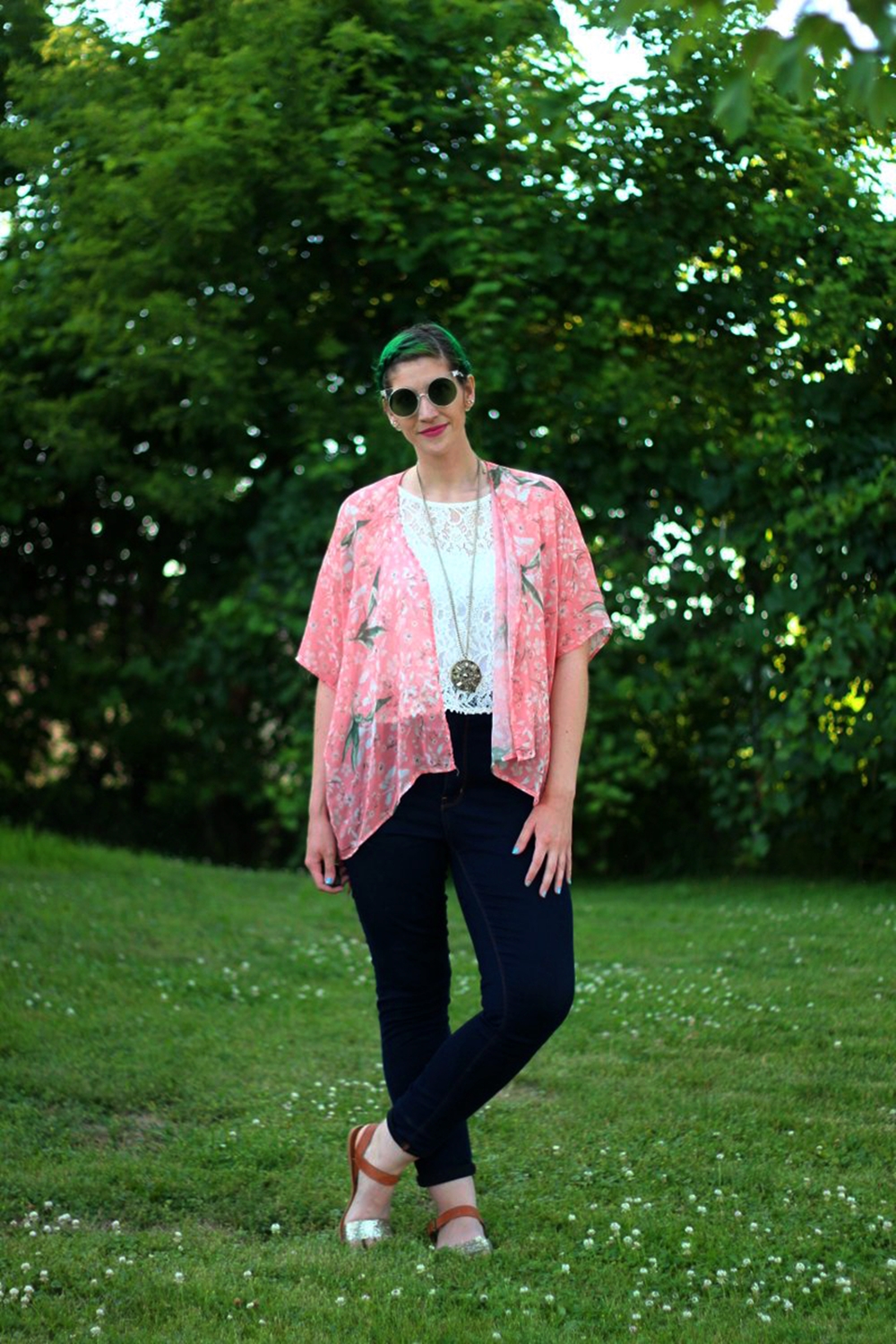 sunglasses-green-hair-pink-kimono-summer-outfit-06