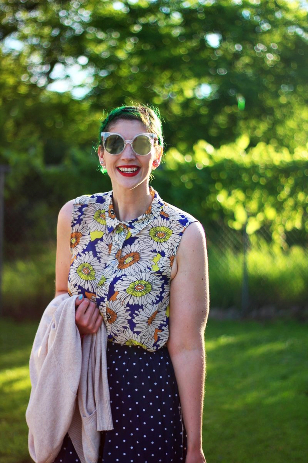 sunglasses-green-hair-vintage-floral-thrifted-summer-outfit-01