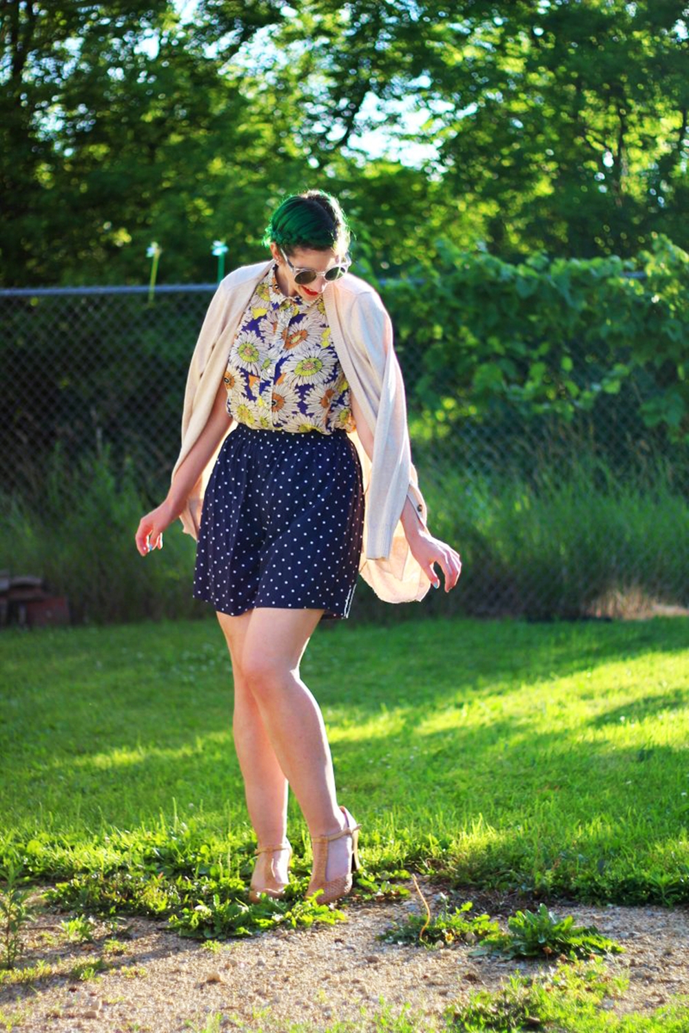 sunglasses-green-hair-vintage-floral-thrifted-summer-outfit-04