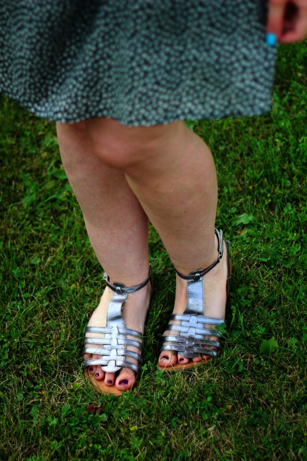 floral-dress-90s-blue-hair-outfit-02