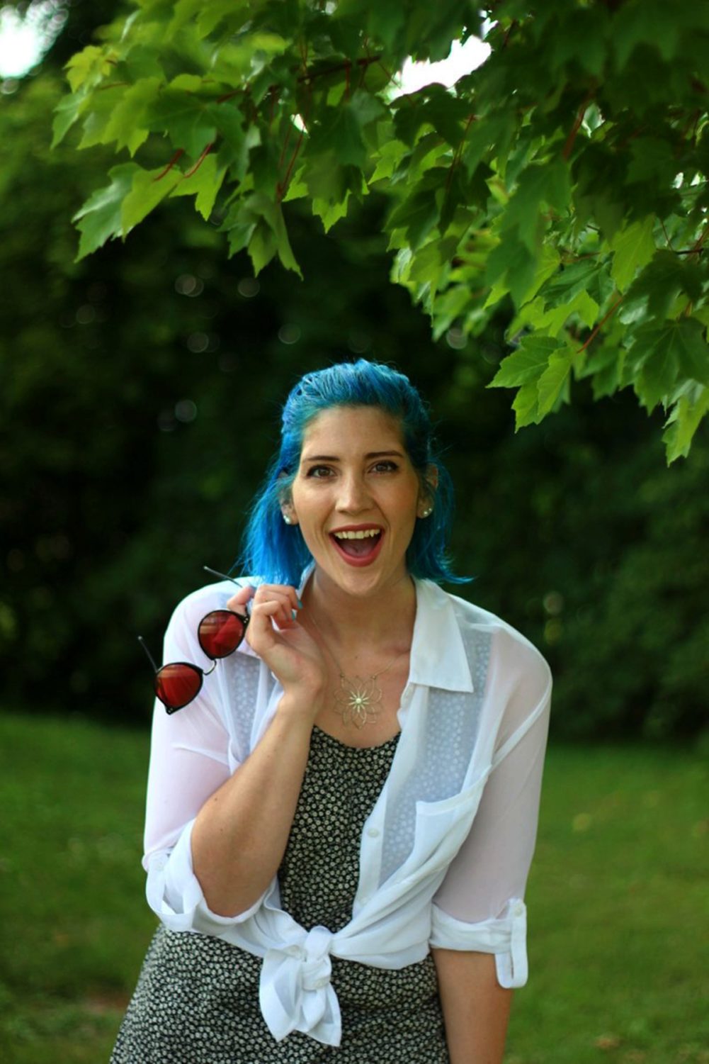 floral-dress-90s-blue-hair-outfit-03