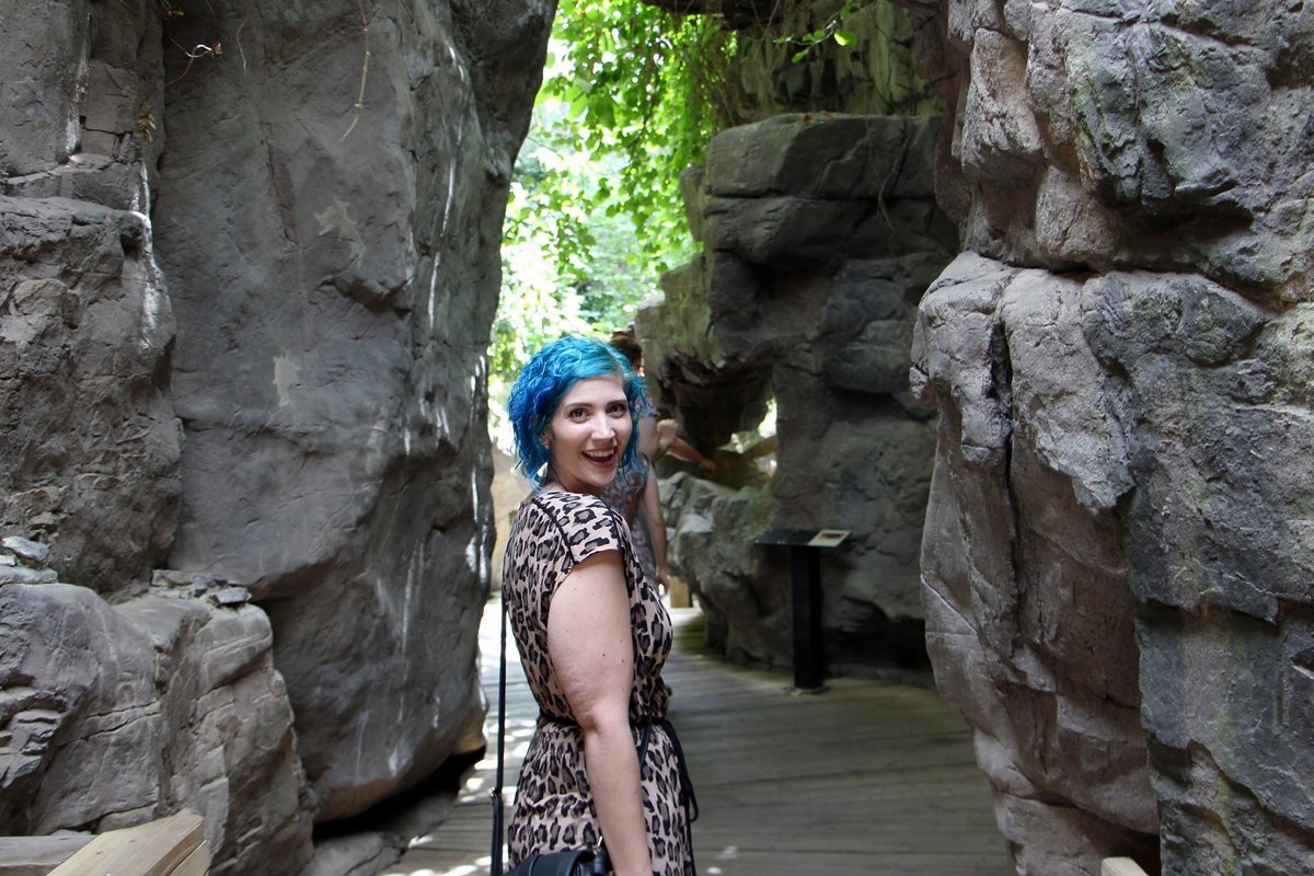 Outfit: leopard print dress, sky blue curly hair, summer vacation, Tennessee Aquariam