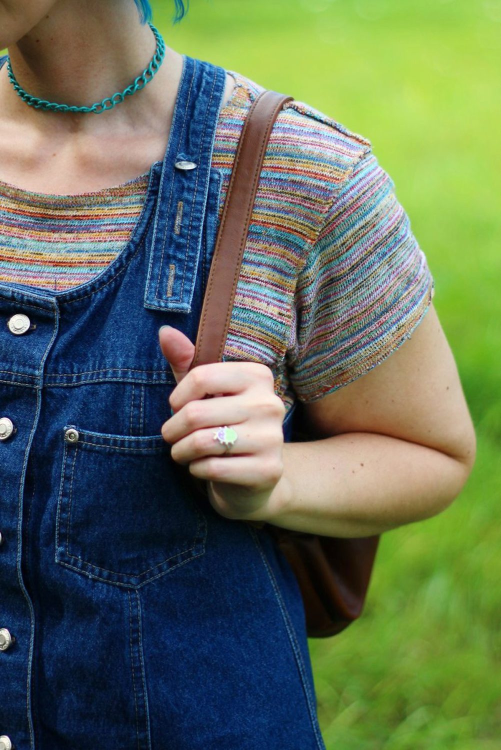 rainbow-crop-top-denim-jumper-blue-hair-outfit-03