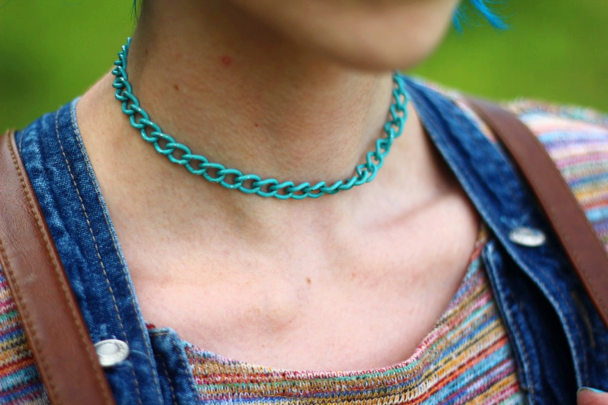 rainbow-crop-top-denim-jumper-blue-hair-outfit-04