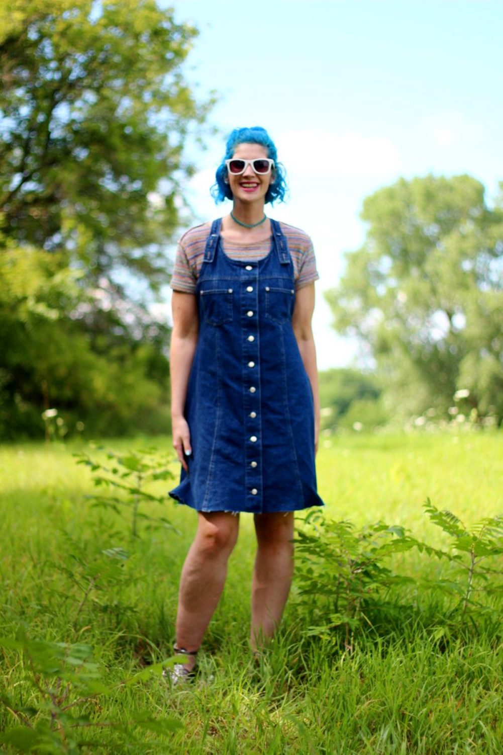 rainbow-crop-top-denim-jumper-blue-hair-outfit-08