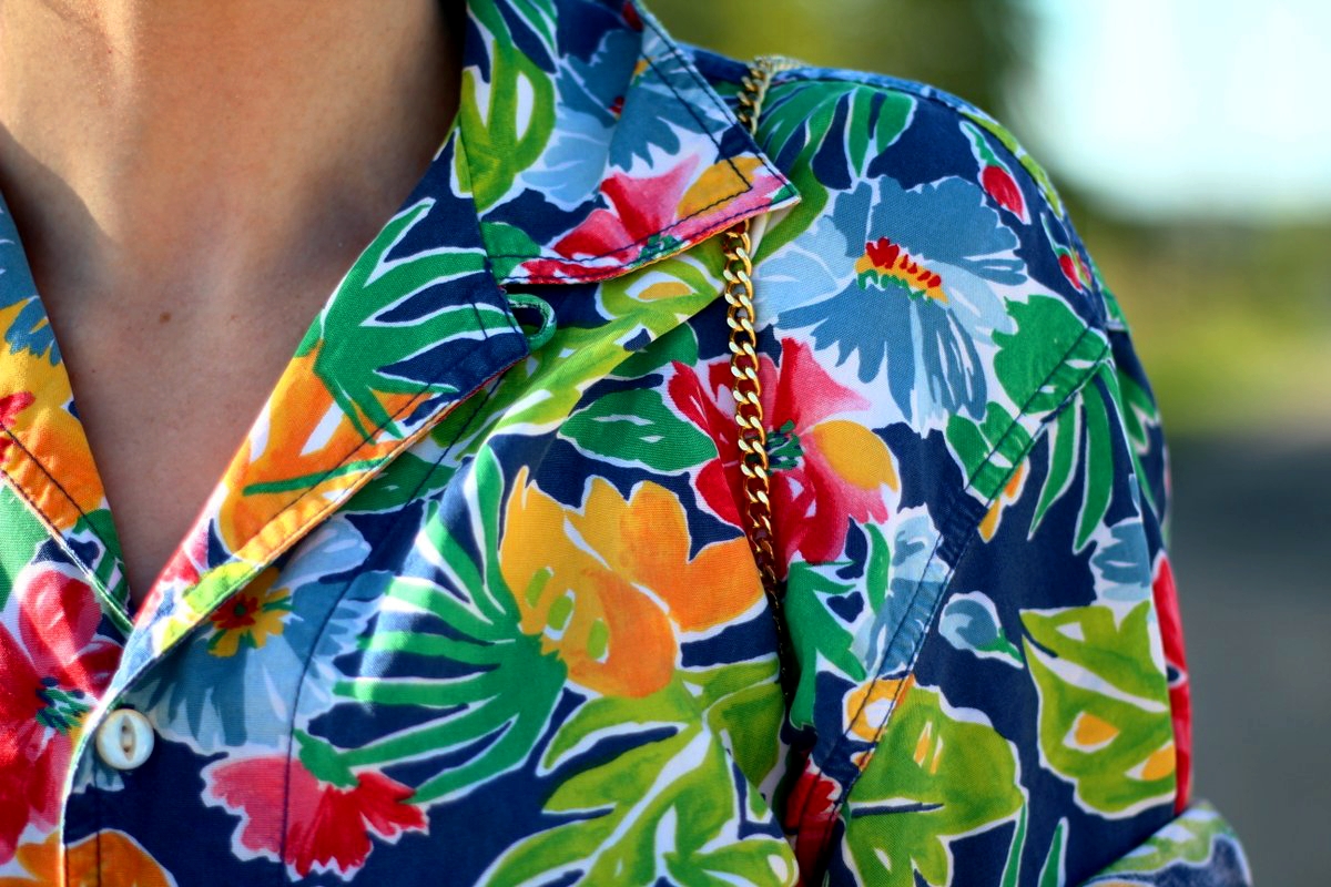 Outfit details: Hawaiian print shirt, gold chain purse strap