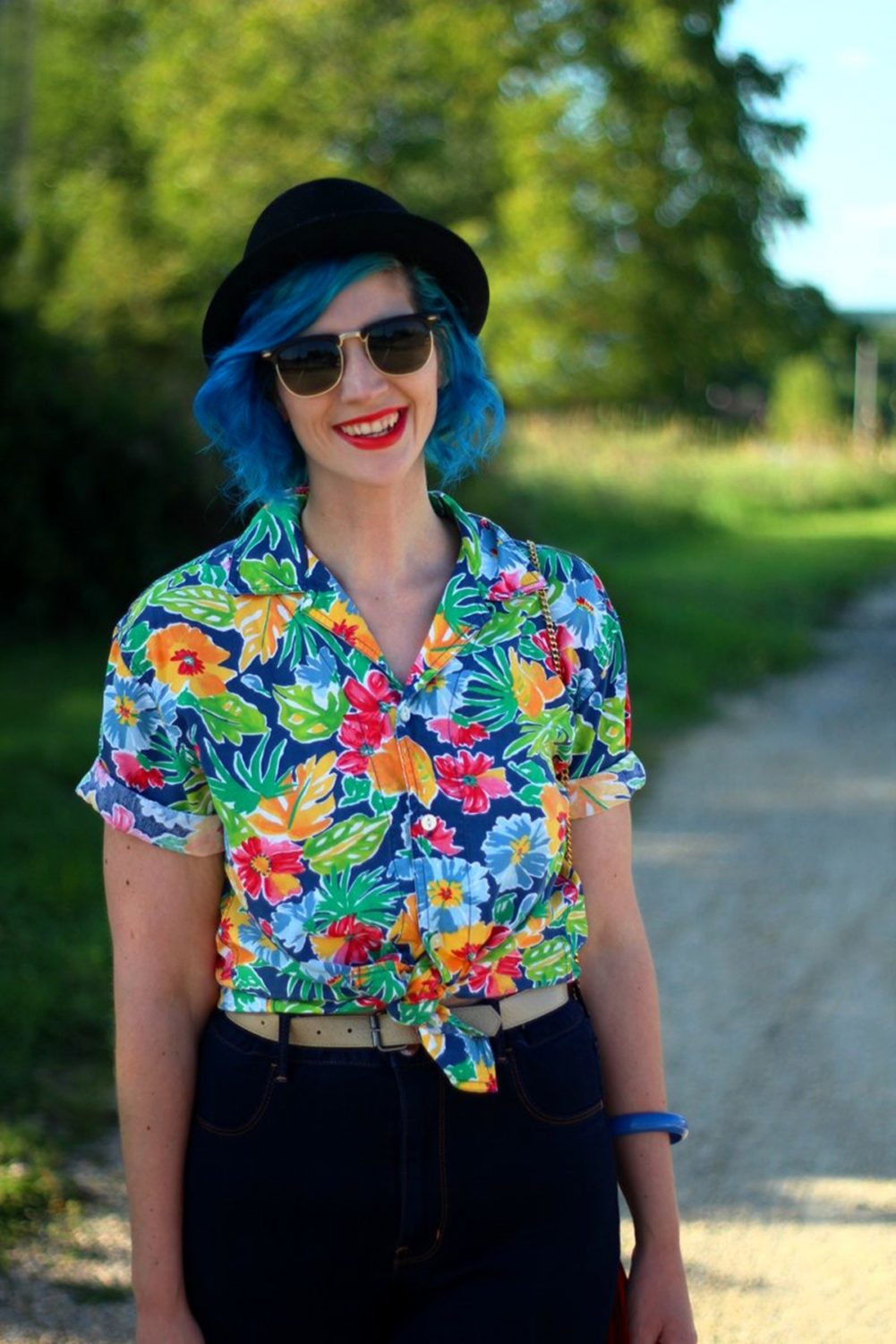 Outfit: Hawaiian print shirt, NYX red lipstick, blue hair, black pork pie hat,