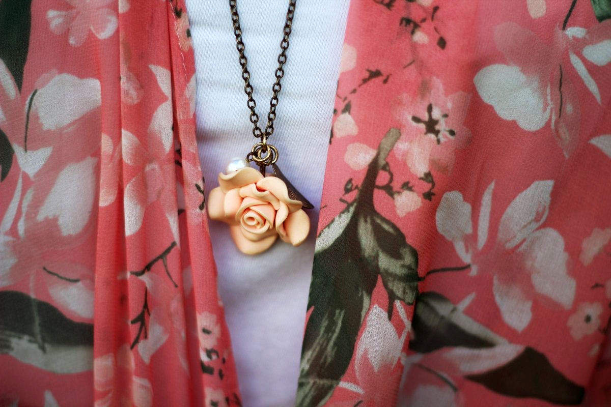 pink-kimono-maroon-maxi-skirt-blue-hair-outfit-06